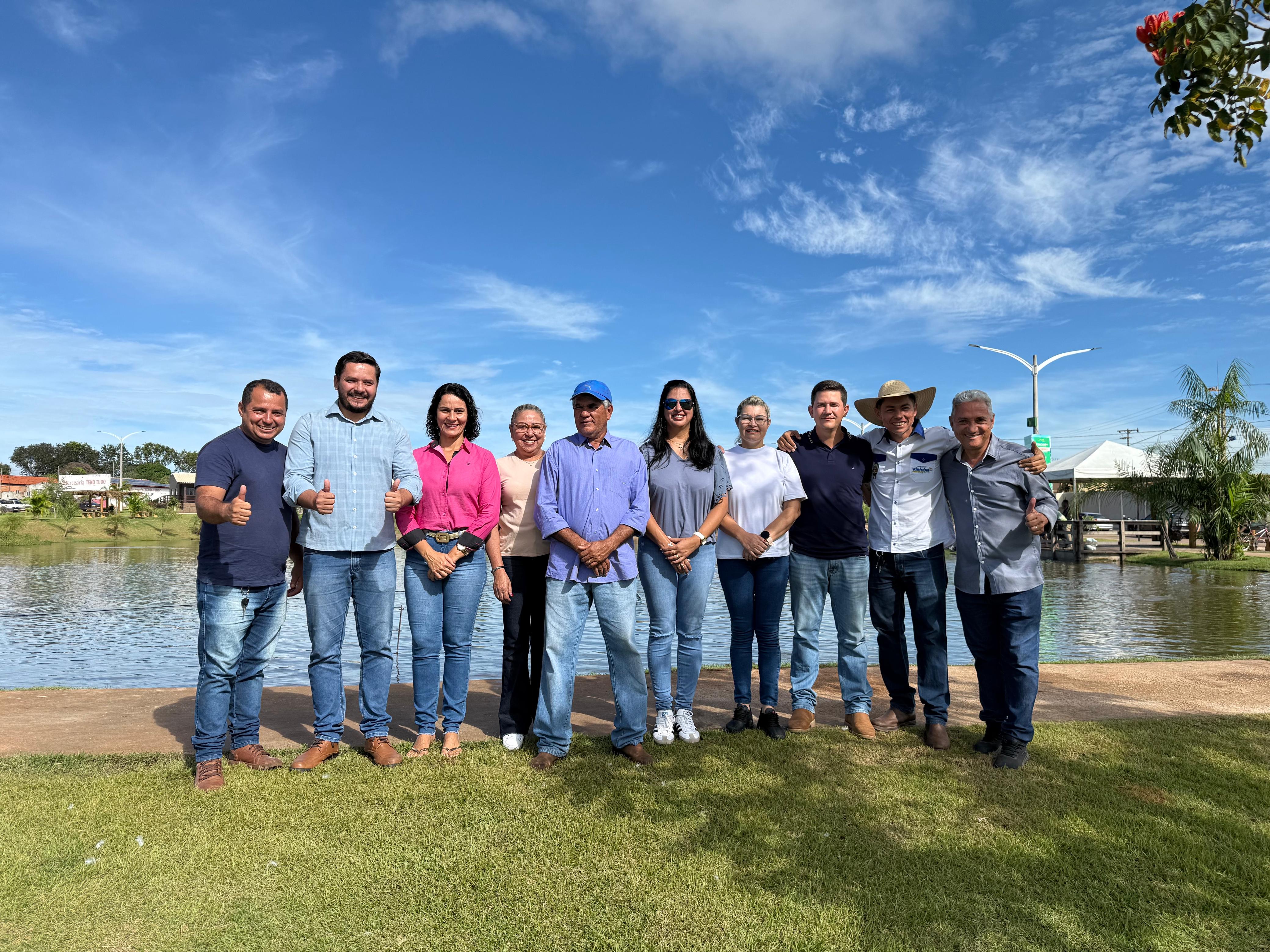 Vereadores acompanham retirada de peixes que serão doados à população na Semana Santa